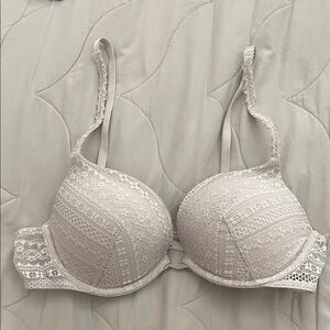 Off-white Victoria’s Secret Lightly Padded Bra 36B